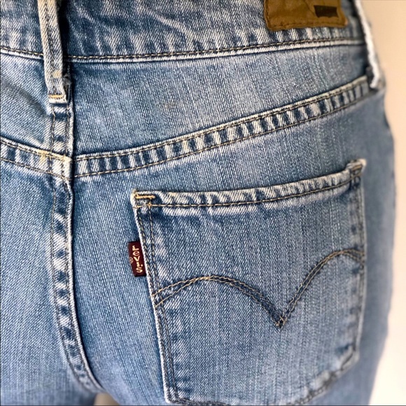 Levi’s Demi Curve Classic Rise Straight Jeans - Picture 8 of 9
